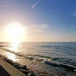 4 Personnes Avec Piscine Et Bain Nordique Proche Des Plages Du Debarquement شقة *