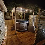 4 Personnes Avec Piscine Et Bain Nordique Proche Des Plages Du Debarquement *