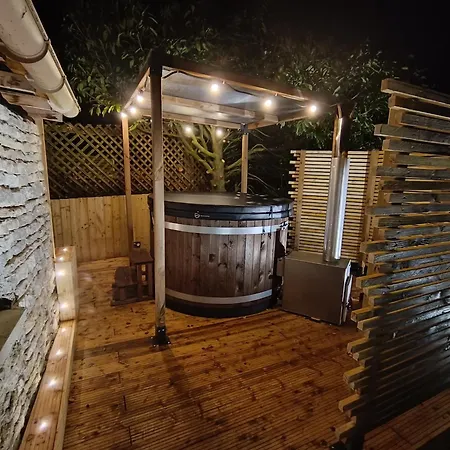 4 Personnes Avec Piscine Et Bain Nordique Proche Des Plages Du Debarquement *