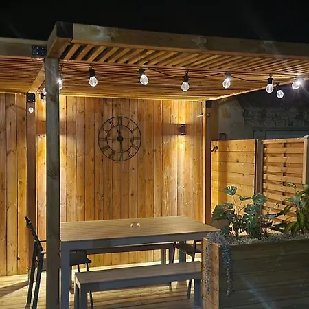 4 Personnes Avec Piscine Et Bain Nordique Proche Des Plages Du Debarquement アパート