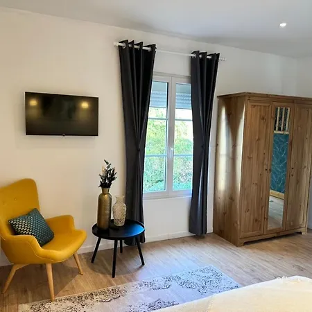 4 Personnes Avec Piscine Et Bain Nordique Proche Des Plages Du Debarquement アパート Le Manoir (Calvados)