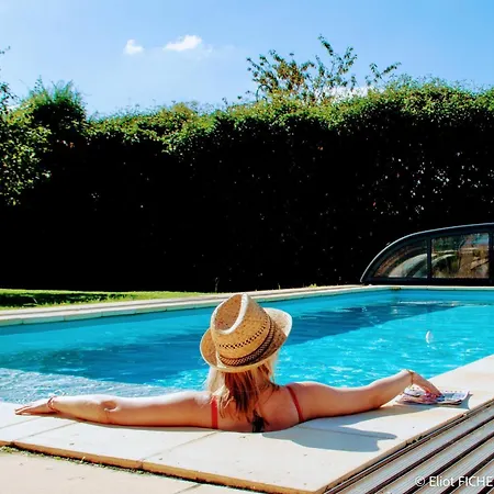 4 Personnes Avec Piscine Et Bain Nordique Proche Des Plages Du Debarquement アパート
