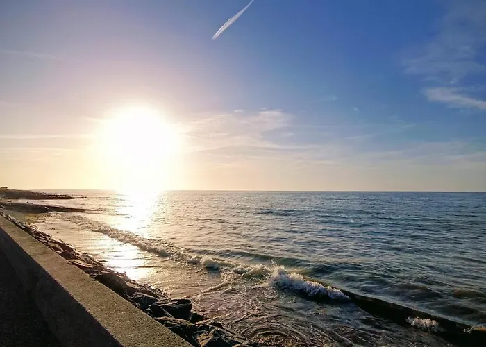 4 Personnes Avec Piscine Et Bain Nordique Proche Des Plages Du Debarquement アパート *