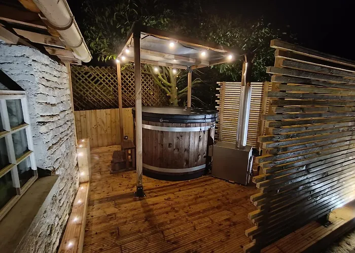 4 Personnes Avec Piscine Et Bain Nordique Proche Des Plages Du Debarquement *