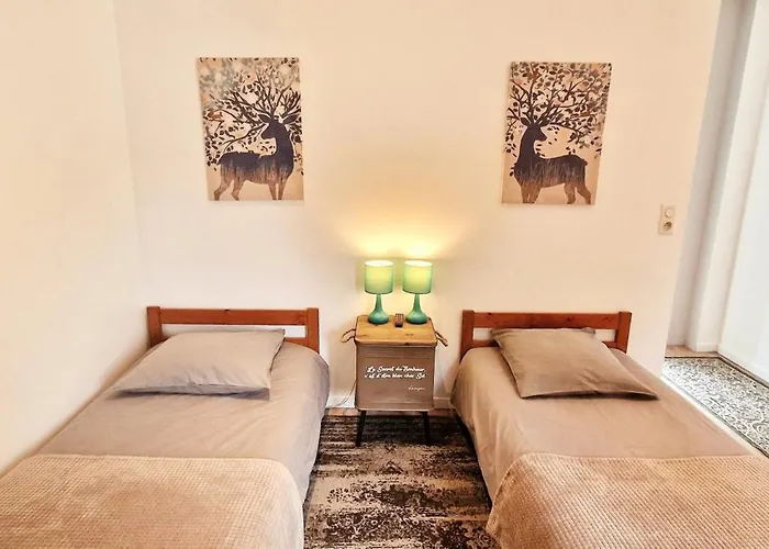 4 Personnes Avec Piscine Et Bain Nordique Proche Des Plages Du Debarquement アパート