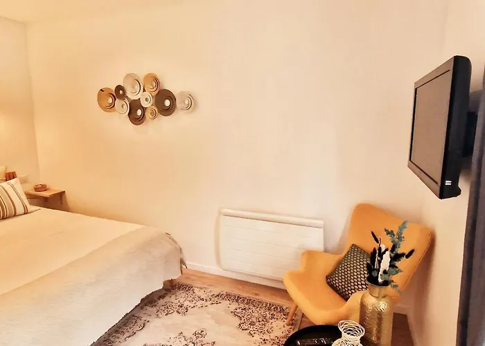 4 Personnes Avec Piscine Et Bain Nordique Proche Des Plages Du Debarquement Apartment Le Manoir (Calvados)