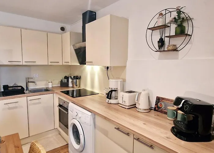 4 Personnes Avec Piscine Et Bain Nordique Proche Des Plages Du Debarquement アパート Le Manoir (Calvados)